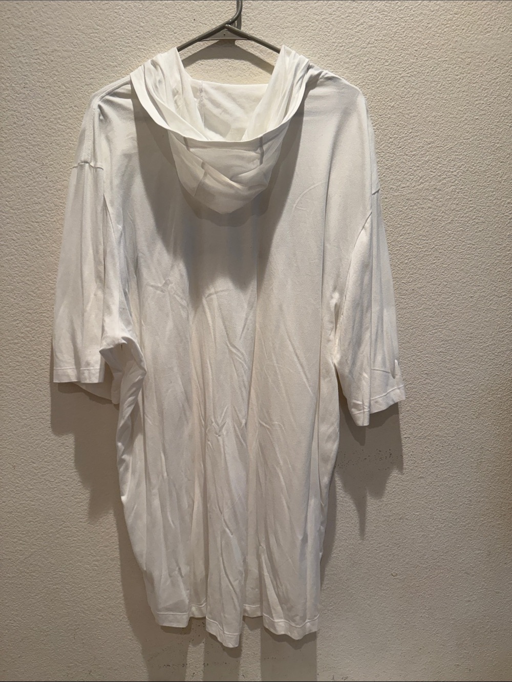 Nike White Hooded Short-Sleeve Shirt with Gray Camo Panel - Picture 3 of 4